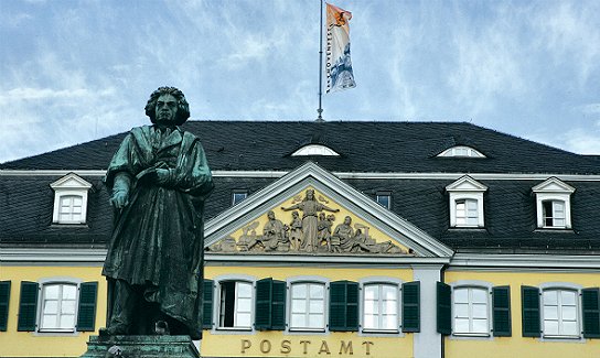 פסלו של בטהובן בעיר בון, גרמניה